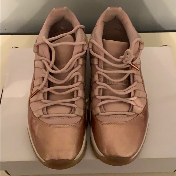 Jordan 11 Retro Low Rose Gold - Picture 2 of 4